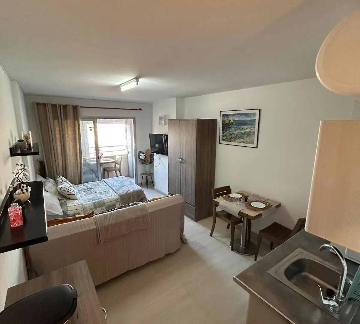 Apartamento En El Centro De Ampuria Brava contacts